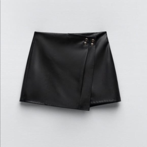 Zara Dresses & Skirts - NWT Zara black faux leather skort